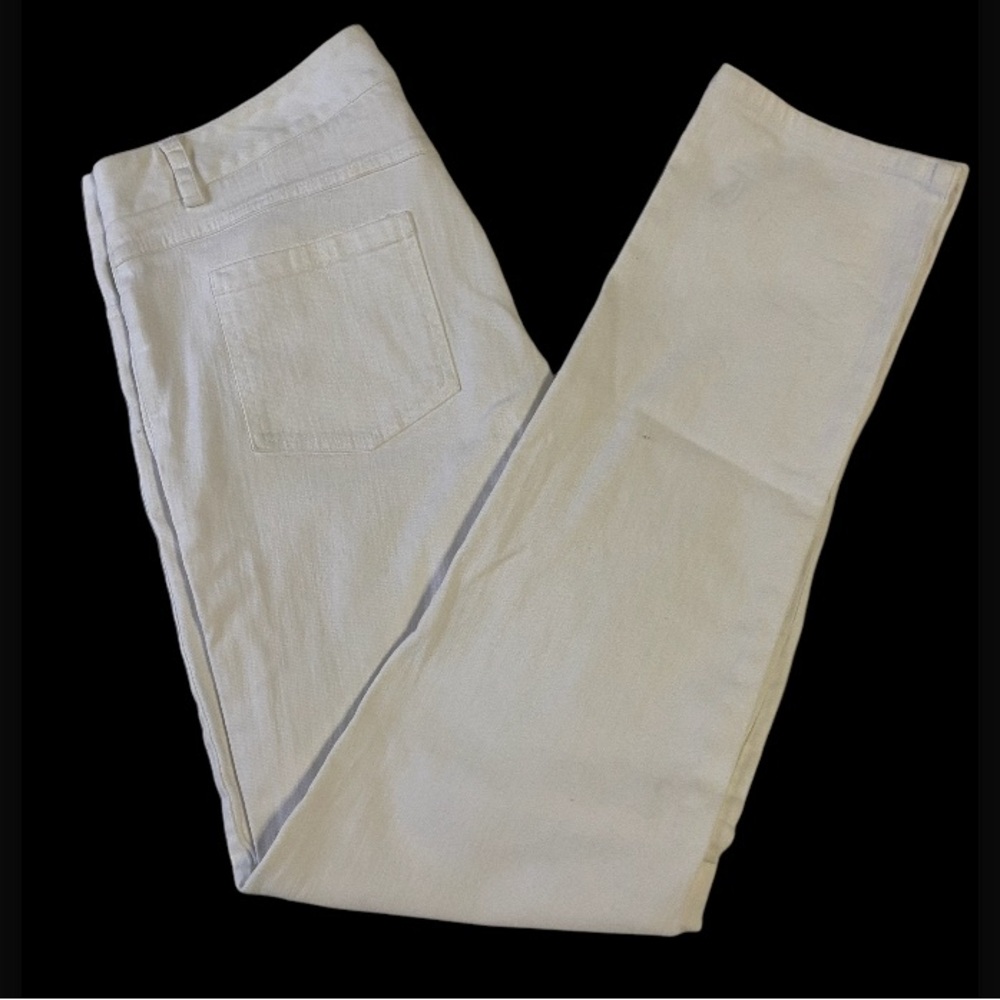 Woman’s white jeans
